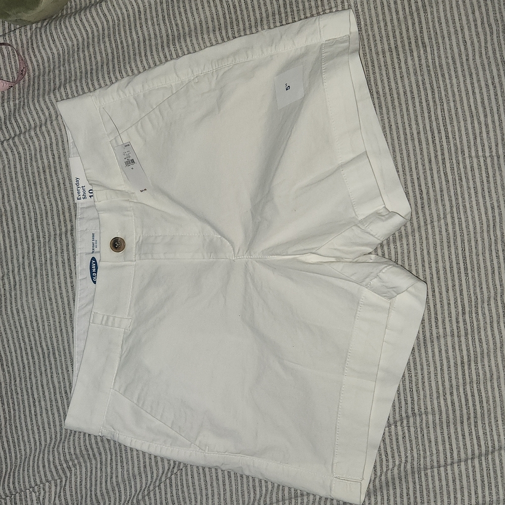 Old Navy white shorts